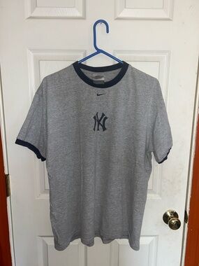 Nike New York Yankees Vintage Large  Grey T-Shirt ShortSleeve